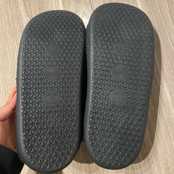 Smiley Slipper - Picture 4 of 6